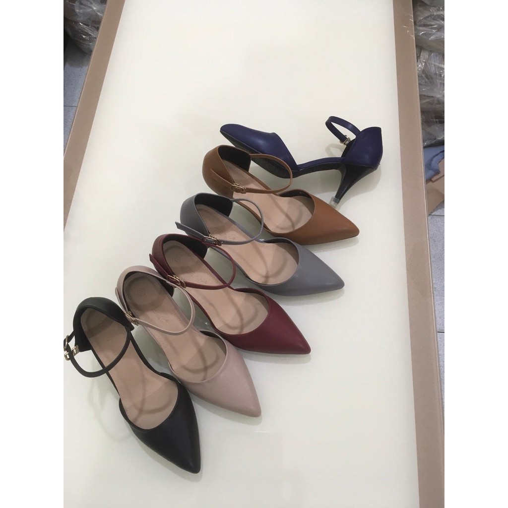 Sandal cao gót mũi bít, chất liệu da thật