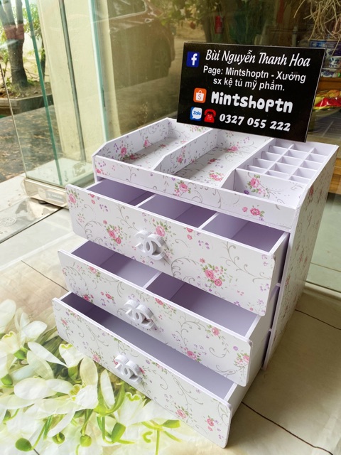 kệ đựng mỹ phẩm 4 tầng hoa nhí 15 ô son