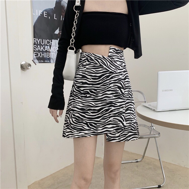 Chân váy chữ A lưng cao họa tiết ngựa vàng cá tính | BigBuy360 - bigbuy360.vn