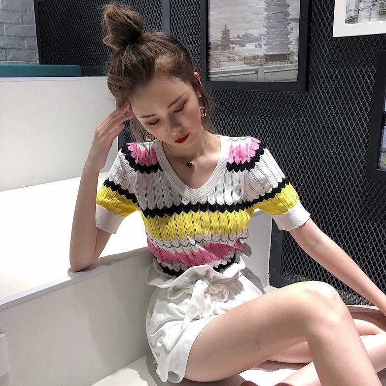 Áo Thun Lụa Lạnh Tay Ngắn Cổ Chữ V Khoét Lỗ Đính Đá Phong Cách Hong Kong Thời Trang Mùa Hè Cho Nữ