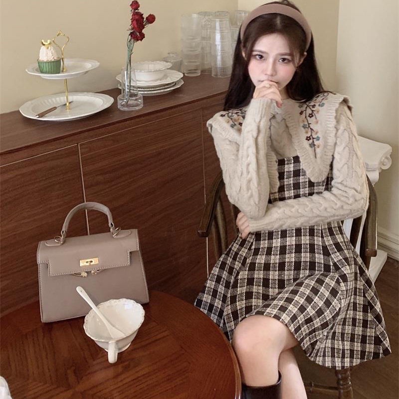 【F&amp;X】 Bộ áo sweater + đầm hai dây thắt lưng cổ điển mẫu mới vui nhộn mùa thu đông 2022 cho nữ