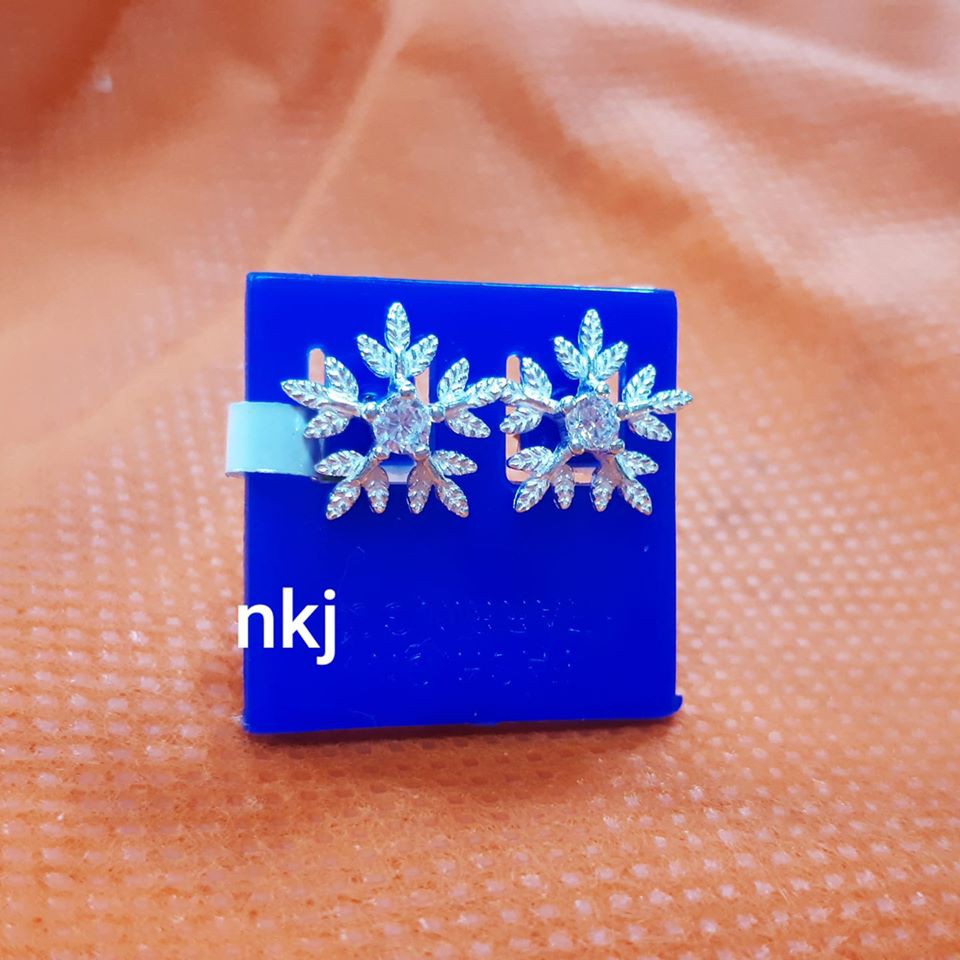 NỤ TAI BẠC HÌNH BÔNG TUYẾT XINH XẮN