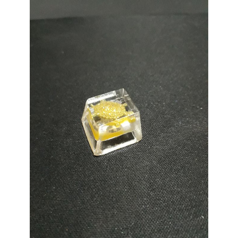 Keycap rùa vàng xuyên led trang trí bàn phím gaming.