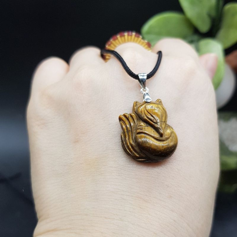 Mặt hồ ly cửu vĩ 9 đuôi đá T.A mắt hổ chế tác thủ công hoàn toàn tự nhiên nâu vàng mệnh thổ-kim