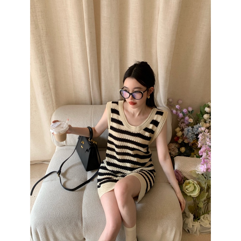 Đầm Dệt Kim Hai Dây Dáng Rộng Kẻ Sọc Phong Cách Hàn Quốc