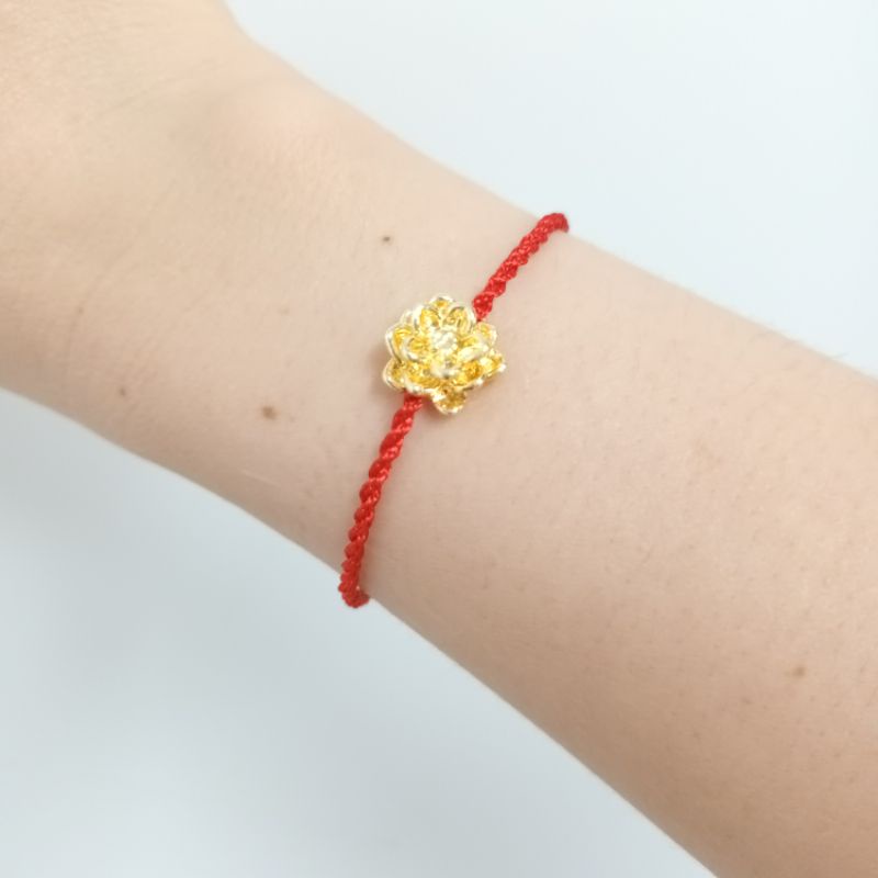 Vòng chỉ đỏ Mix bông sen vàng bình an may mắn