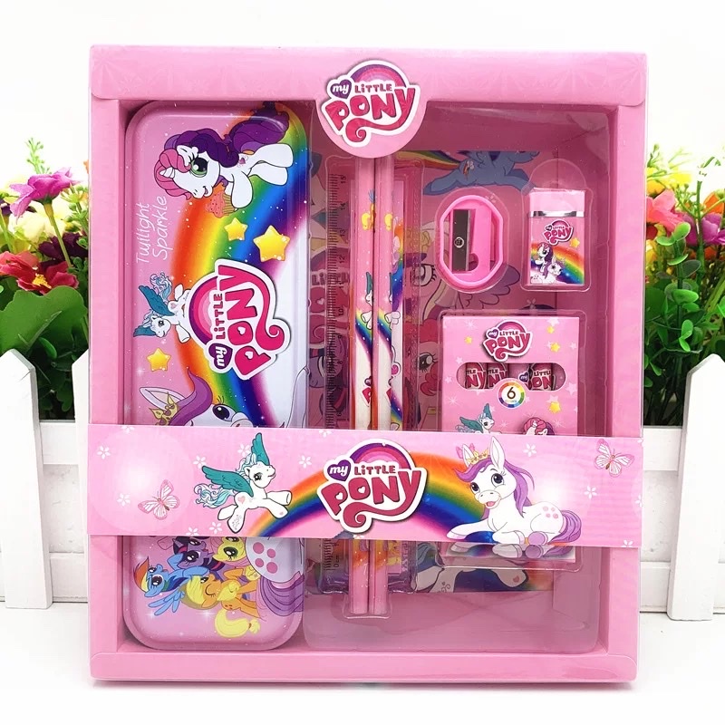 Bộ dụng cụ học tập cho bé 7 món gồm hộp bút, bút chì, bút màu, thước