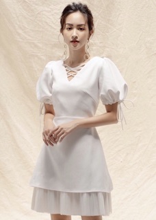 Đầm trắng đan ngực