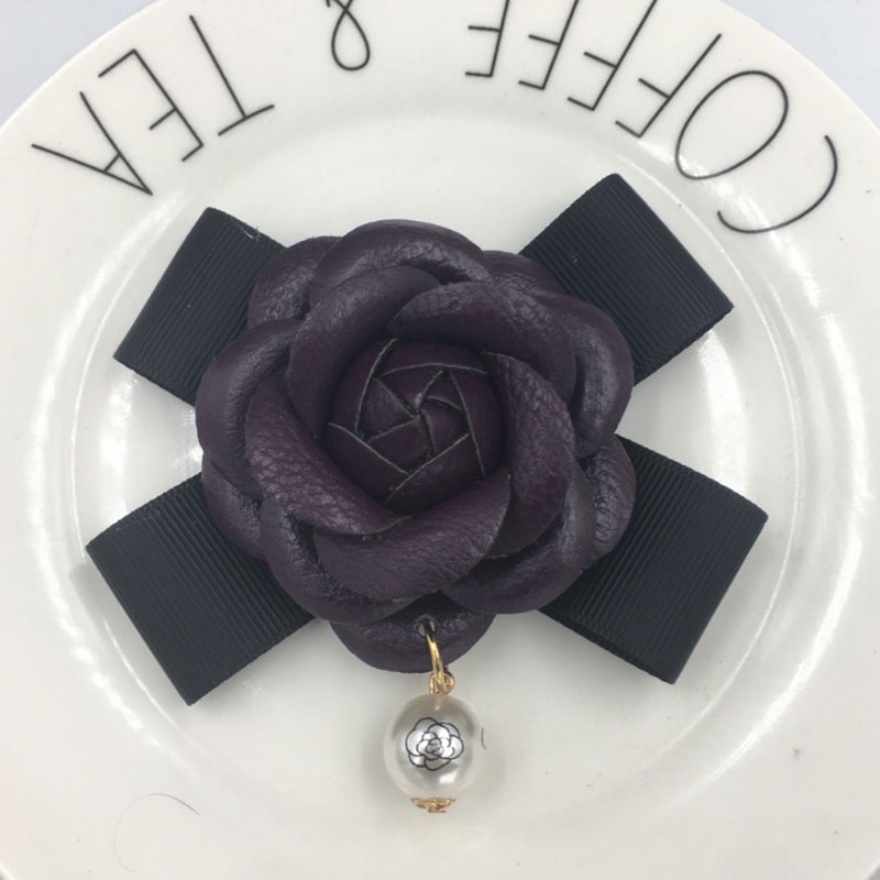 Ghim cài áo hình hoa đính ngọc trai giả sang trọng