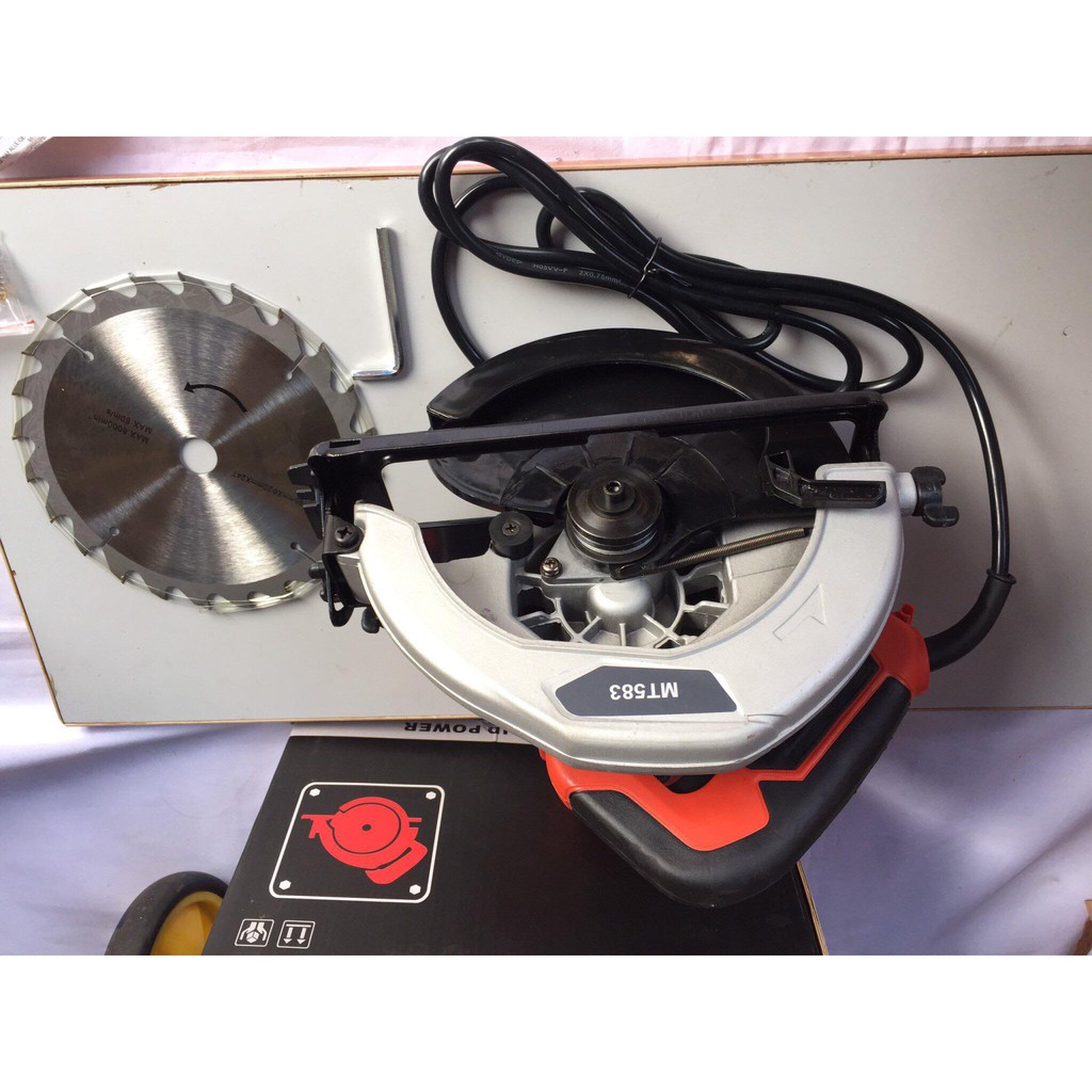 Máy cưa gỗ Maktec MT583 1050W