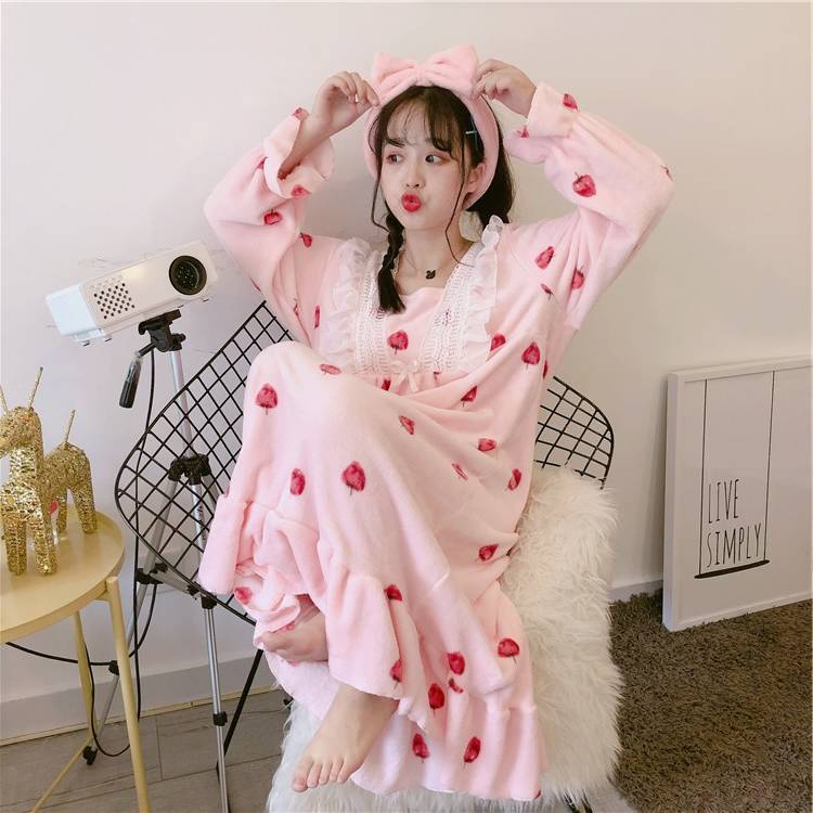 Đầm ngủ tay dài chất liệu nhung san hô thời trang mùa đông xinh xắn cho nữ