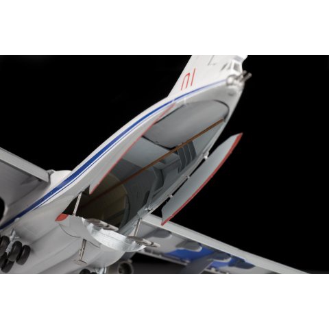 Mô hình quân sự Máy bay vận tải Ilyushin Il-76MD tỉ lệ 1/144 Zvezda