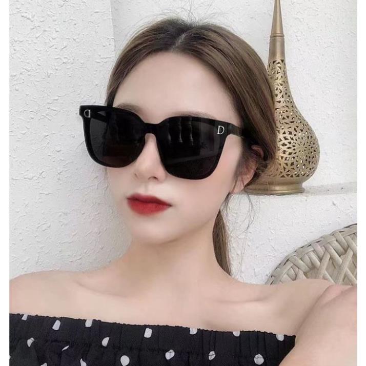 Kính Râm Đi Biển Chữ D Sang Chảnh Màu Đen D42
