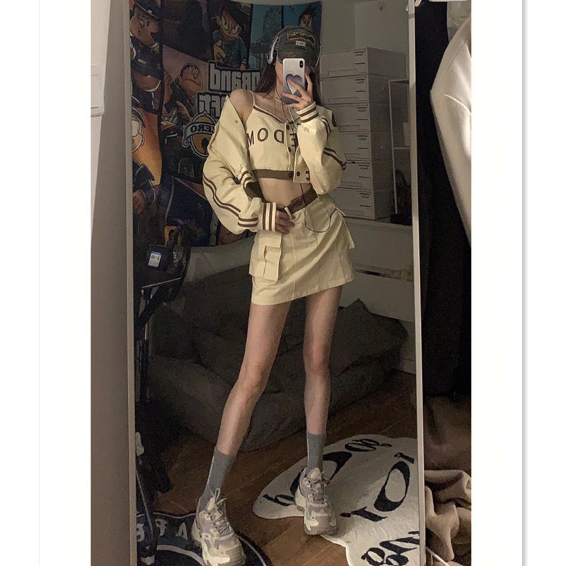 Áo Khoác Bóng Chày Và Váy Ngắn Hai Dây Thời Trang Mùa Thu 2022 Phong Cách Mỹ Cổ Điển Dành Cho Bạn Nữ