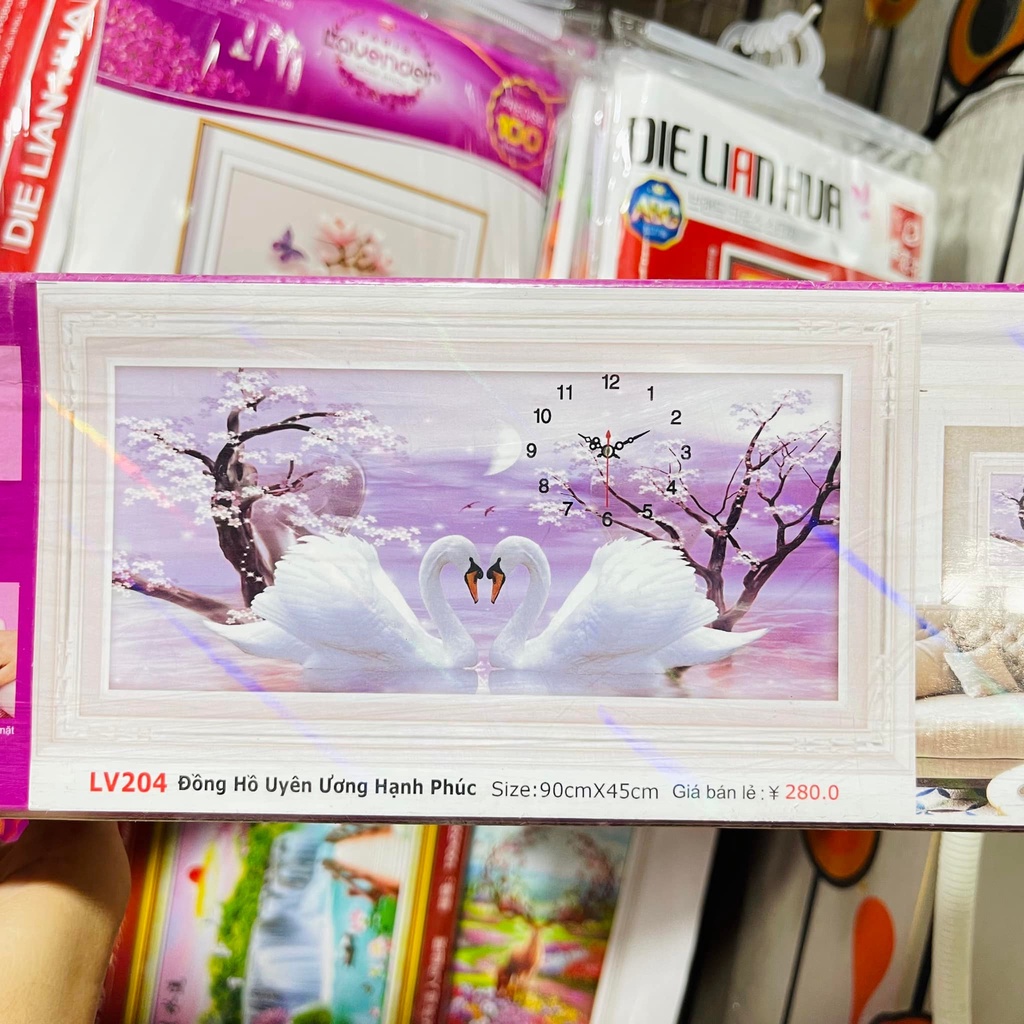 Tranh đính đá hồ thiên nga KT:90x45cm. Tranh đính đá chưa làm.