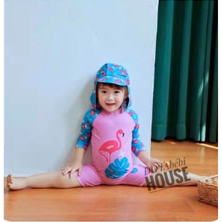 [9-25kg] Đồ bơi dài tay liền thân kèm nón che gáy cho bé gái họa tiết hồng hạc chiếc lá - DOTAbébi HOUSE