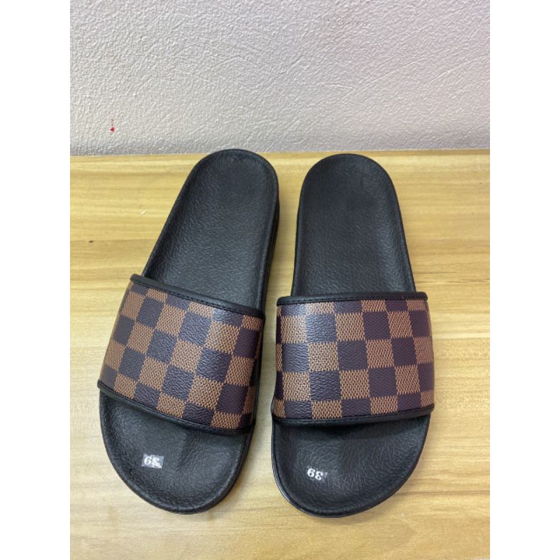 Dép quai ngang lv nâu siêu mới hot trend