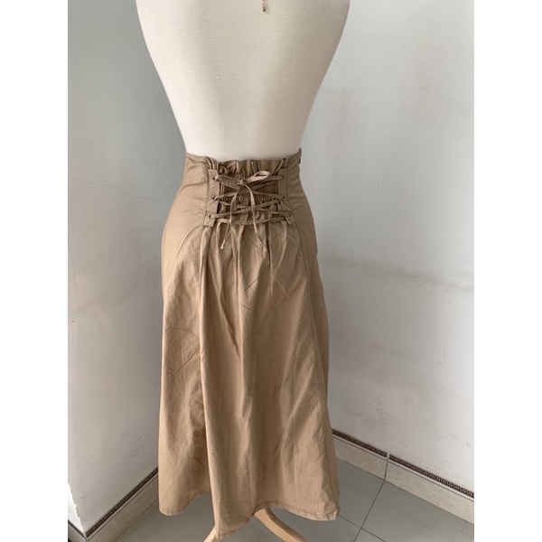 Chân váy nâu xoè G U nhật