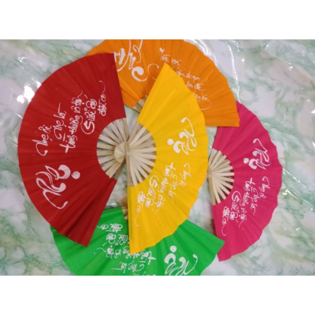 Quạt chử thư pháp nhiều màu cho bé được chọn màu