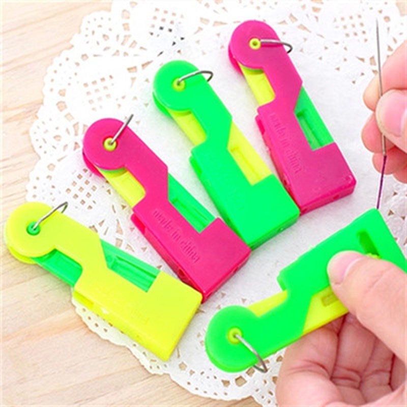 Bộ dụng cụ xỏ chỉ tiện lợi
