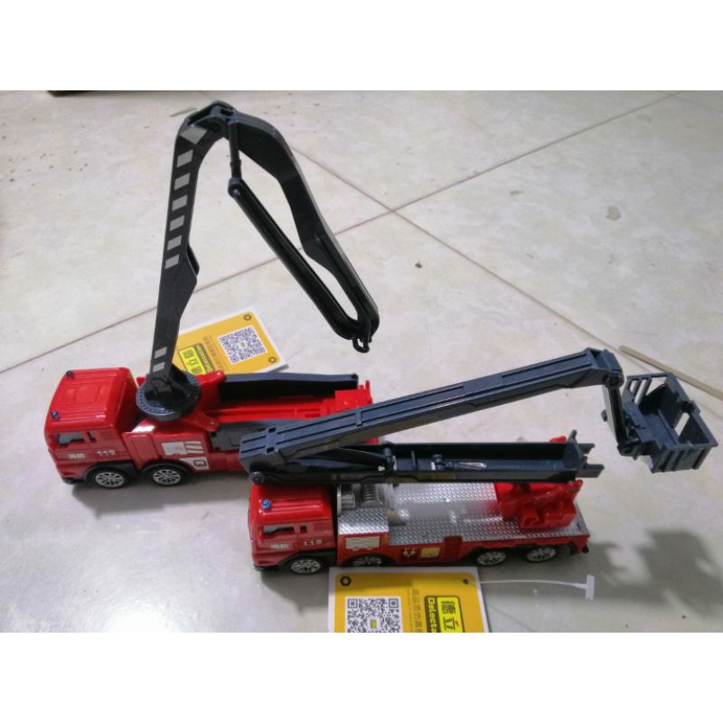 Đồ chơi xe cứu hỏa bơm chữa cháy các khớp chuyển động đầu vòi phun mở rộng