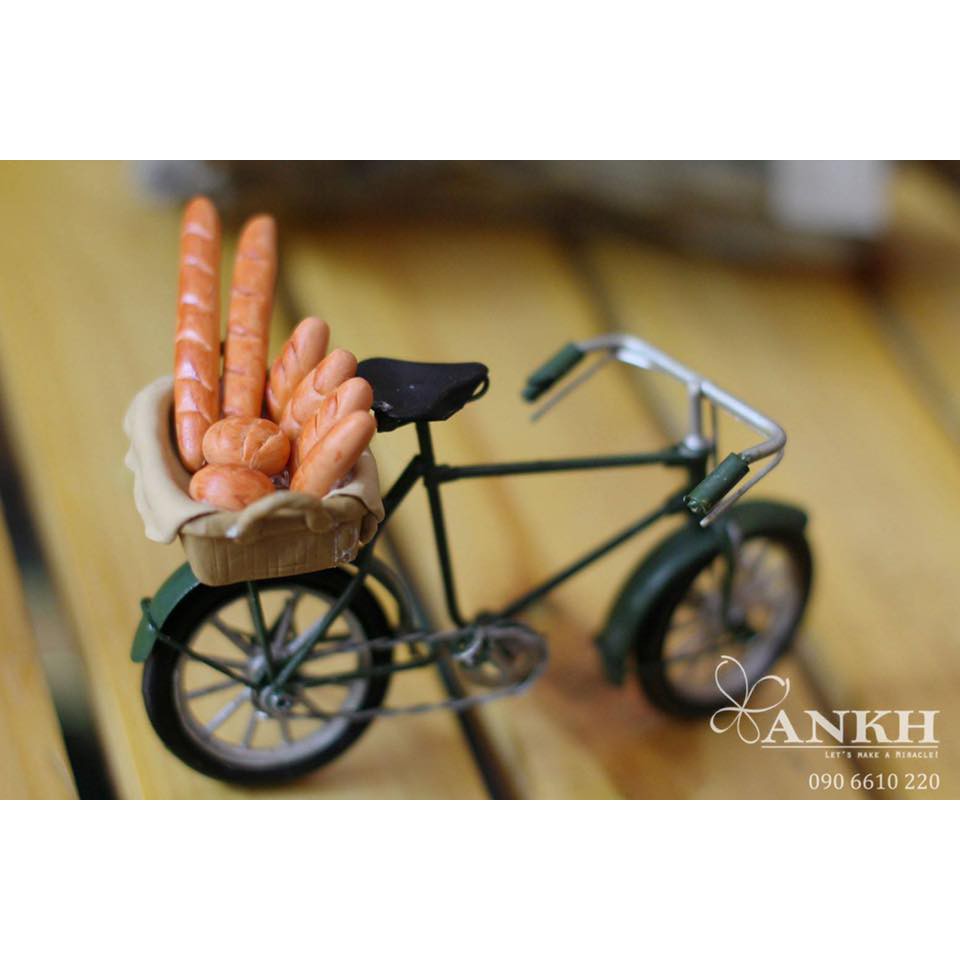 Mô hình xe đạp chở bánh mì