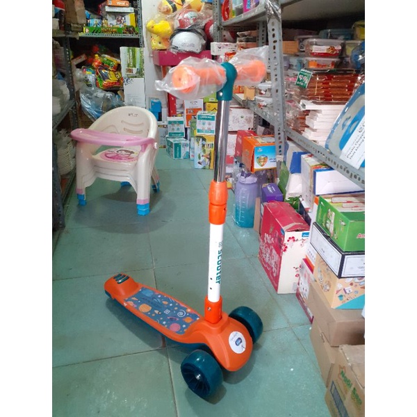 Xe scooter cho bé có đèn Quà tặng từ ANFA