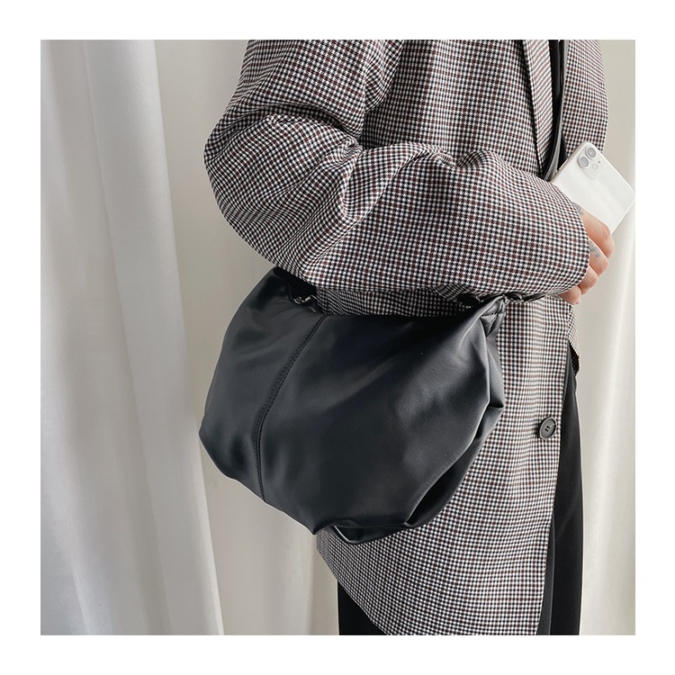 Túi đeo chéo nam nữ unisex hình bầu họa tiết trơn, da xịn mềm thời trang phong cách Hàn Quốc