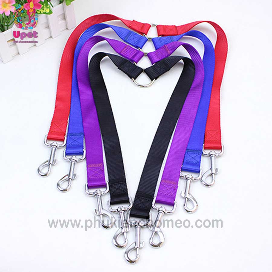Dây kéo chia 2 đầu dắt được 2 thú cưng hoặc vừa dùng dắt cún đi dạo vừa cố định các bé khi cần thiết bằng móc khóa