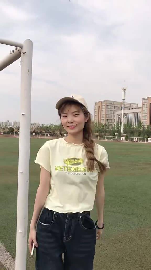 Áo croptop tay ngắn thun cổ tròn họa tiết in chữ phong thời trang cho nữ | BigBuy360 - bigbuy360.vn