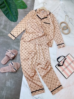 Bộ pyjama lụa satin LV