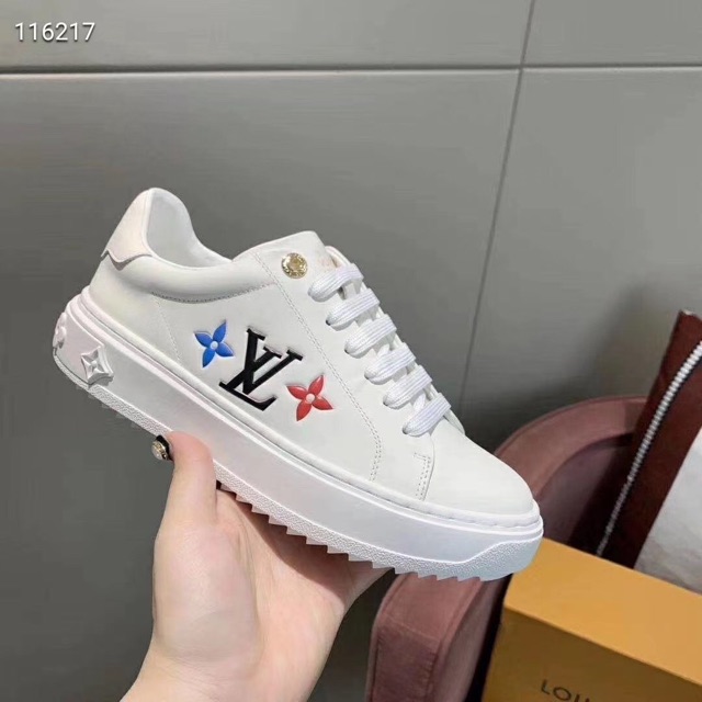 Giày thể thao mẫu mới