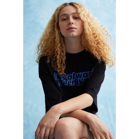 Áo Croptop Sex Education x H&M