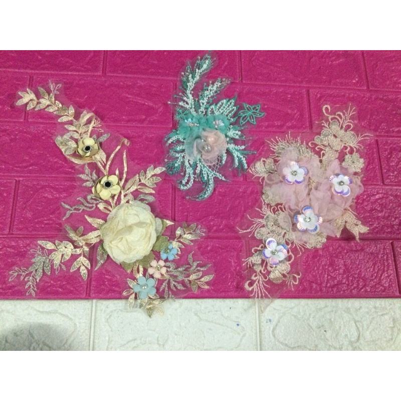 Miếng vải hoa  hoa dùng để trang trí đính áo .