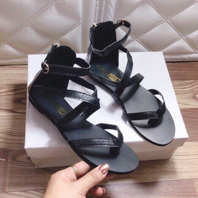 Sandal xỏ ngón chiến binh