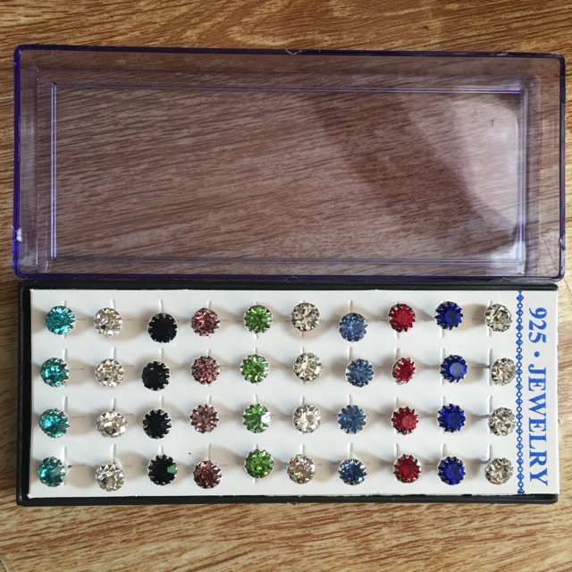 Bông tai 1 hộp gồm 24 bông pha lê