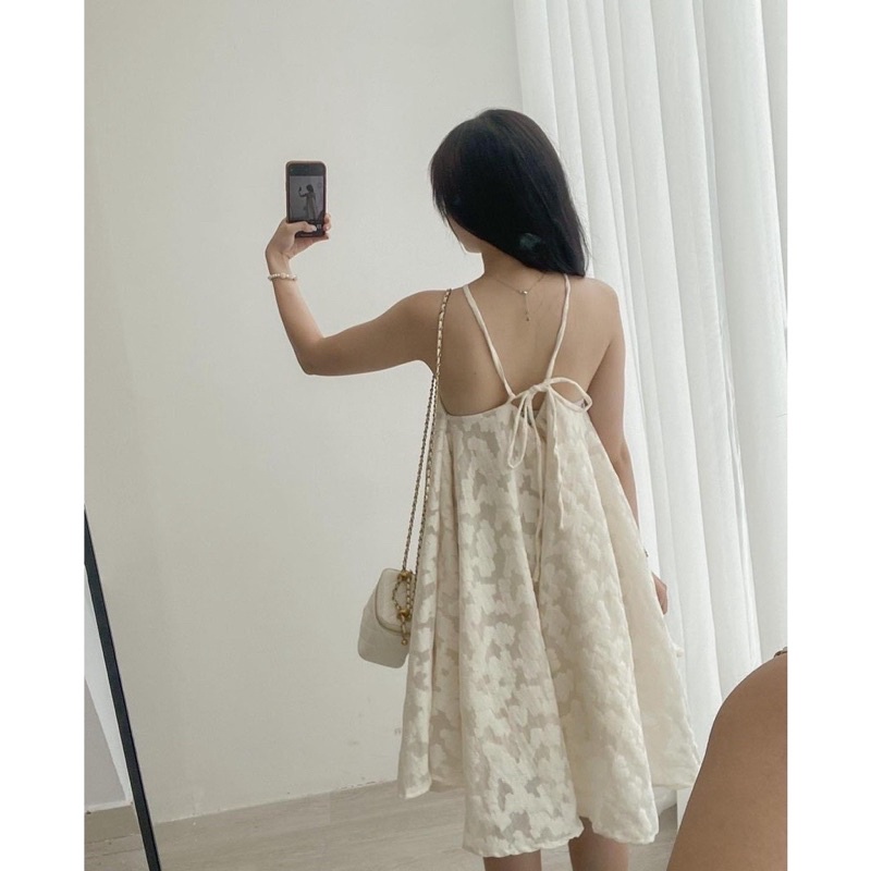 ĐẦM HOA NỔI CỔ YẾM HAI LỚP CÓ CHUN SAU DÂY CỘT Dáng xoè