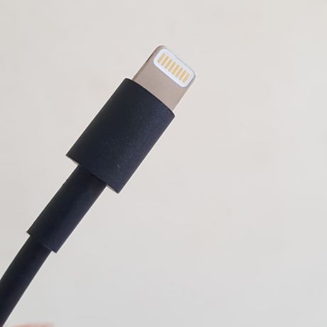 Cáp USB Lightning ngắn 20cm Beats chính hãng (Do Apple sản xuất), có chứng nhận MFi.  - Hẳn các bạn là fan của APPLE thì