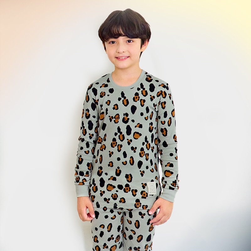 Đồ bộ quần áo dài tay dáng ôm thun cotton mẫu Báo Đốn năm 2022 rất xinh của hãng Unifriend Hàn Quốc mã UND03