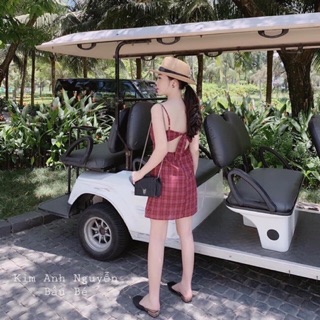 Đầm 2 dây kẻ đỏ thắt nơ hở lưng