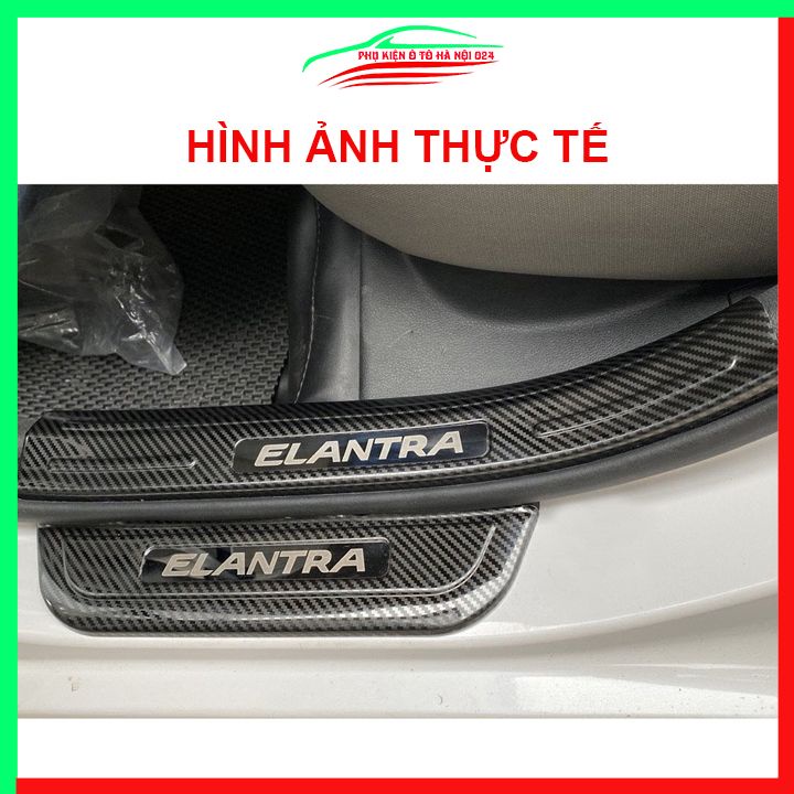 Ốp bậc cửa, nẹp bước chân Elantra 2016-2020 vân cacbon chống trầy bảo vệ trang trí xe