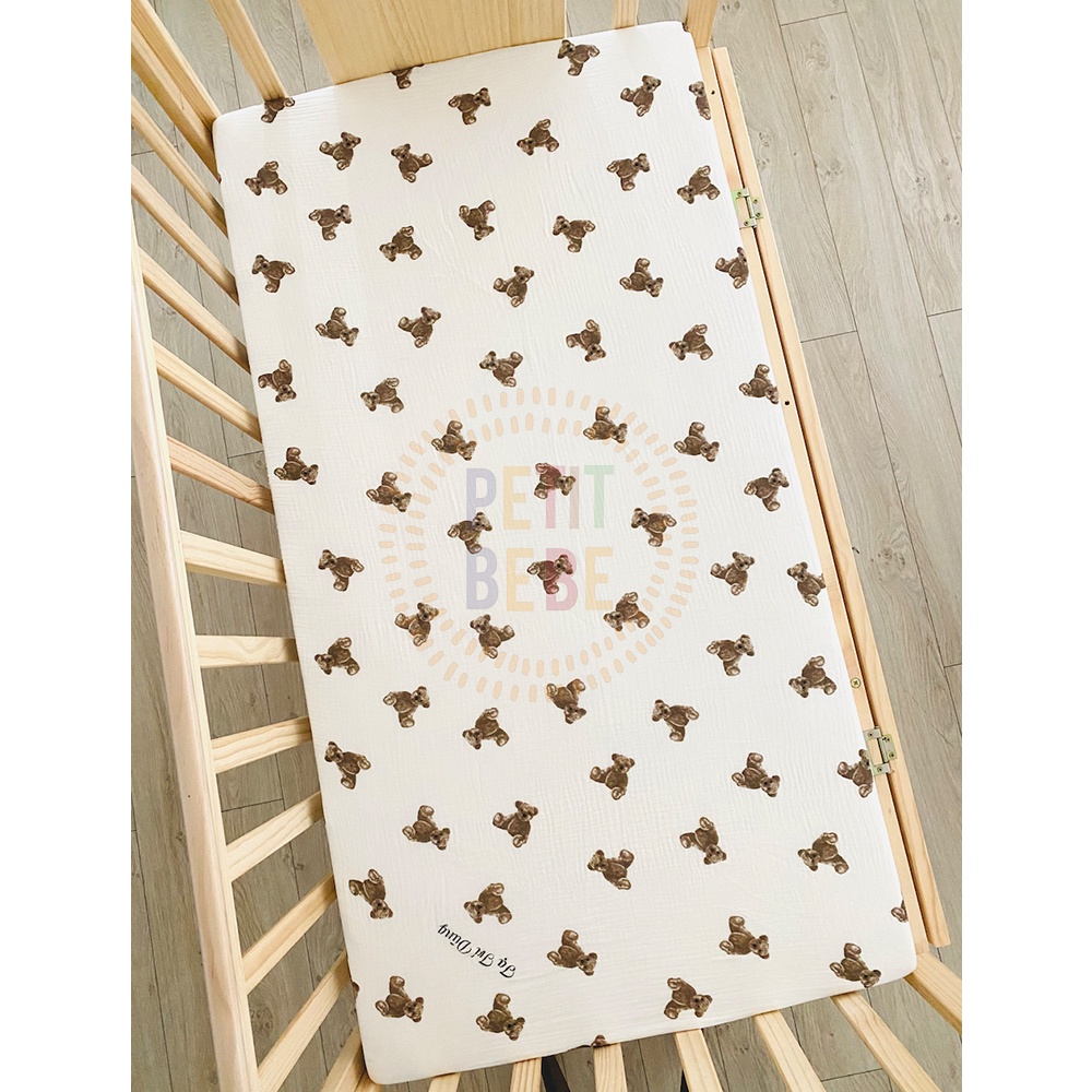 Ga bọc đệm cũi đa năng bo chun cho bé PETIT BEBE muslin 62x114cm họa tiết động vật đáng yêu