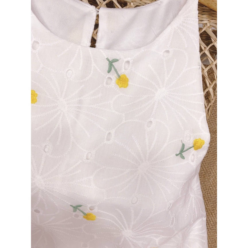 Đầm yếm dáng suông form rộng, Váy yếm 2 dây màu trắng Cao Cấp kate thêu hoa nhí, sát nách cổ tròn - MiNhi