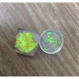 Nhũ lớn đính đuôi mắt và má | BigBuy360 - bigbuy360.vn