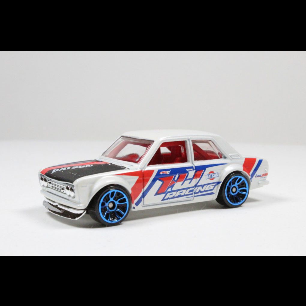 Xe mô hình Hot Wheels Datsun Bluebird 510 NightBurnerz