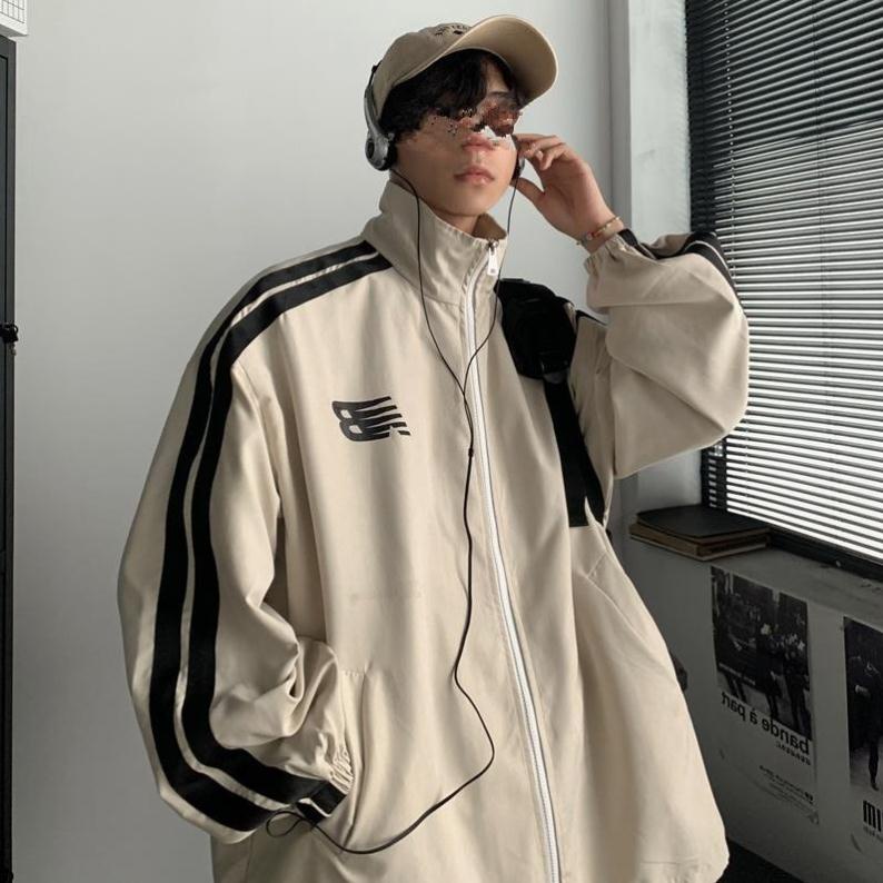 Áo Khoác, Áo Jacket Gió 2 Lớp 2 Màu Be và Đen From Rộng In Chữ Trước Ngực Phong Cách Hàn Quốc 2021