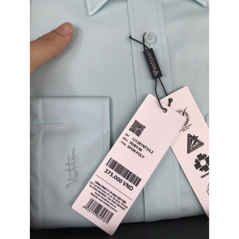 Áo sơ mi dài tay Việt Tiến màu xanh Ngọc phom regular fit.