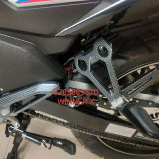ỐP GÁC CHÂN SAU XE WINNER X SƠN CARBON