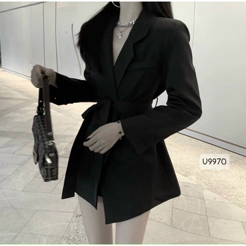 Áo khoác blazer nữ tay dài màu đen phong cách có 2 túi trước, 1 nút cài