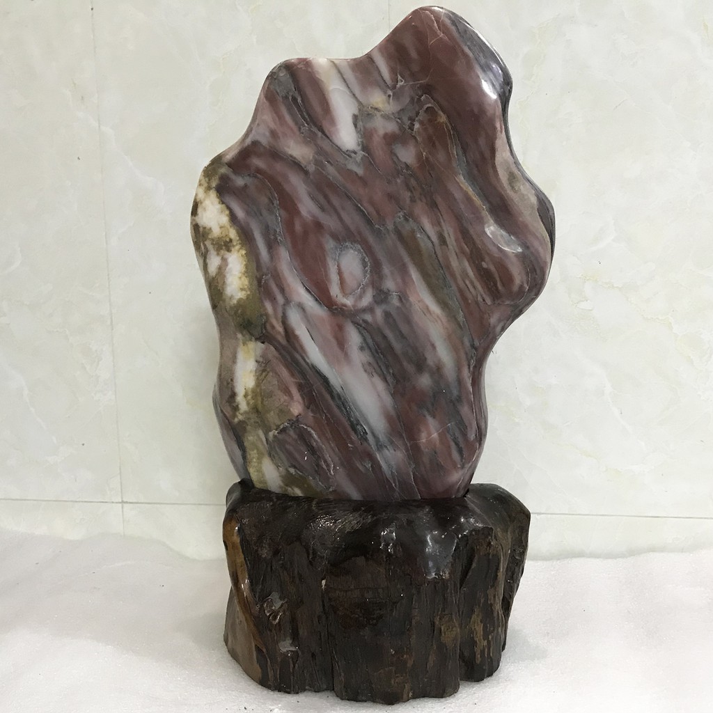 Cây đá phong thủy tự nhiên vân hồng cao 50 nặng 15 kg cho người mệnh Thổ và Hỏa